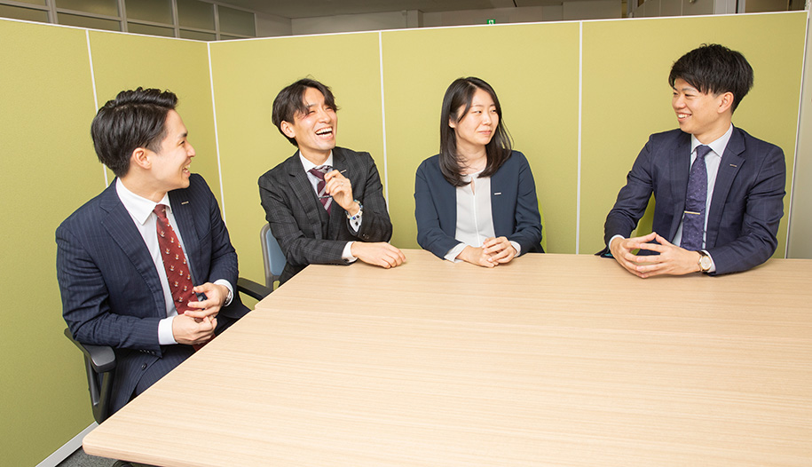 チーム座談会　男女4名