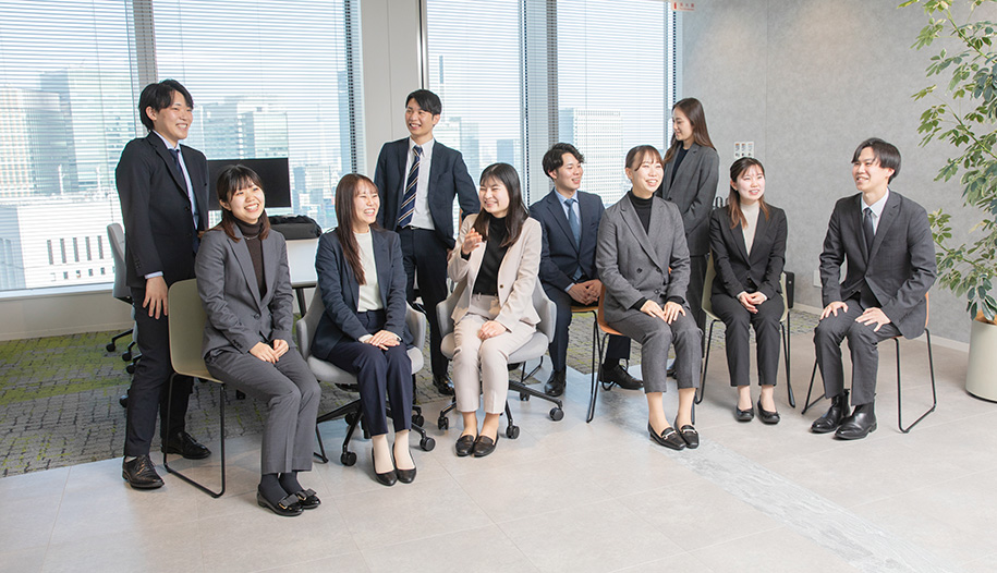 10名　若手社員インタビュー