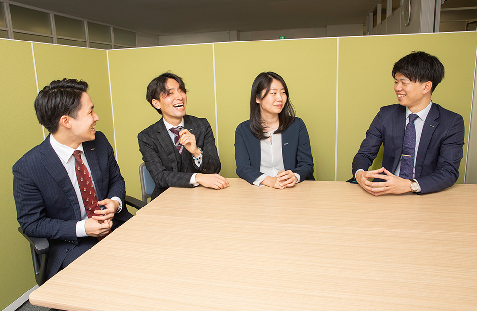 チーム座談会　男女4名